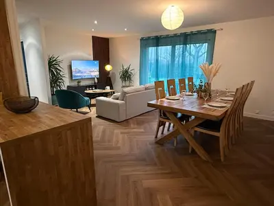 Télévision ou salle de divertissement dans l'établissement La Parenthèse, Maison lumineuse avec jardin & grande terrasse proche du Puy duFou