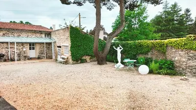 Jardin de l'établissement Near Nantes House in vineyards with Pool