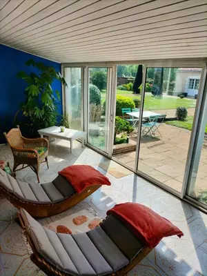 Coin salon dans l'établissement Near Nantes House in vineyards with Pool