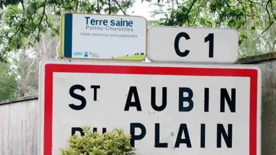 Certificat, récompense, panneau ou autre document affiché dans l'établissement Maison 100m2 chez Gaston