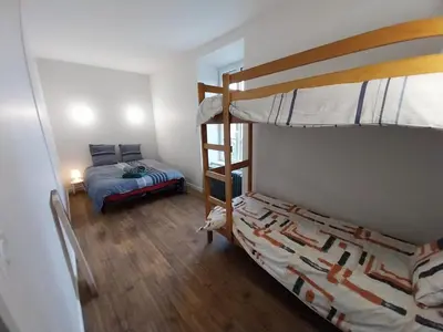 Un ou plusieurs lits dans un hébergement de l'établissement Chez Lilian & Isa - Gîte 6 - 8 personnes