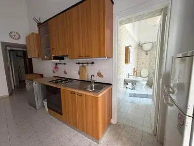 Cuisine ou kitchenette dans l'établissement Noble Square Apartment