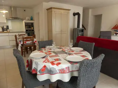 Cuisine ou kitchenette dans l'établissement GU000-05A-Mais 3 pièces - 4 couchages LA GUERINIERE
