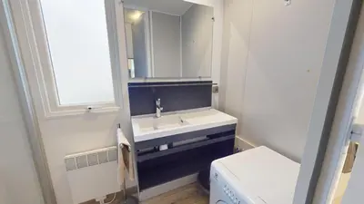 Salle de bains dans l'établissement La Cabane de Besse
