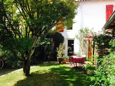 Jardin de l'établissement Charmant hébergement non fumeur au calme près de Nantes