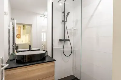 Salle de bains dans l'établissement Nouveau ! Art'Lekain - Cocon proche place Graslin