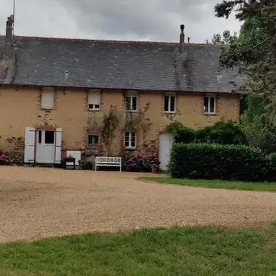 Les Petites Écuries