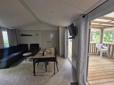 Télévision ou salle de divertissement dans l'établissement Mobil Home 4 Pers., Terrasse et Parking, St Jean de Monts - FR-1-777-44