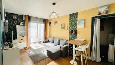 Cuisine ou kitchenette dans l'établissement Le petit marché, T2 emplacement idéal