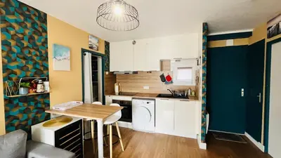 Cuisine ou kitchenette dans l'établissement Le petit marché, T2 emplacement idéal