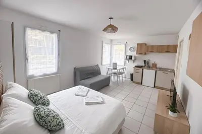 Coin salon dans l'établissement Le Nid Vendéen - Cozy studio 2-4 pers 15 min du Parc