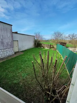 Jardin de l'établissement Les Mains Dorées Gîte