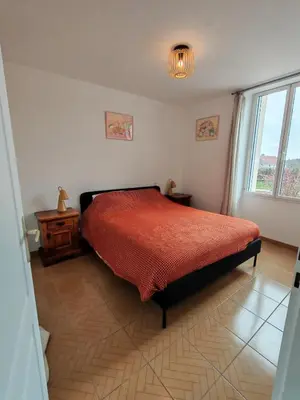 Un ou plusieurs lits dans un hébergement de l'établissement Les Mains Dorées Gîte