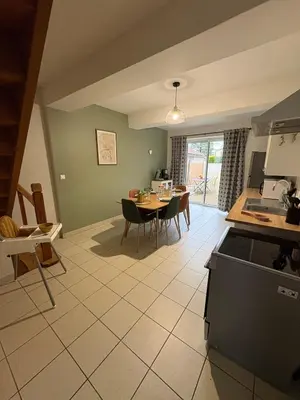 Cuisine ou kitchenette dans l'établissement Nid des Hirondelles Gîte cozy terrasse & parking proche du Puy duFou