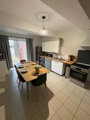 Cuisine ou kitchenette dans l'établissement Nid des Hirondelles Gîte cozy terrasse & parking proche du Puy duFou