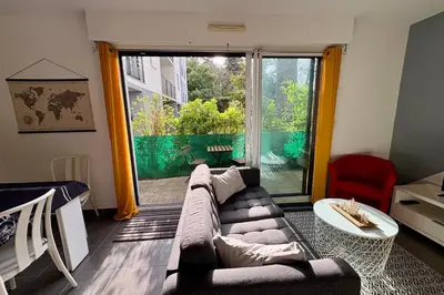 Coin salon dans l'établissement Lumineux T3 avec Terrasse au Cœur de Nantes
