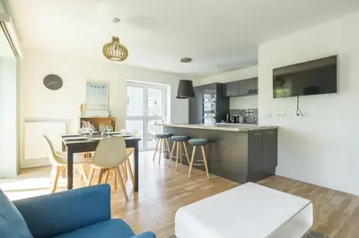 Cuisine ou kitchenette dans l'établissement Appartement lumineux et calme au pied des Machines