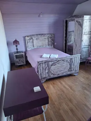 Un ou plusieurs lits dans un hébergement de l'établissement chambre ensoleillée