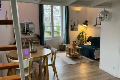 Coin salon dans l'établissement Studio lumineux sur l'Île de Nantes