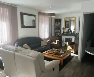 Coin salon dans l'établissement Spacieuse Maison à Pouzauges - Accueille 14 Personnes