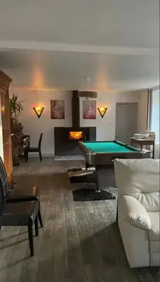 Coin salon dans l'établissement Spacieuse Maison à Pouzauges - Accueille 14 Personnes