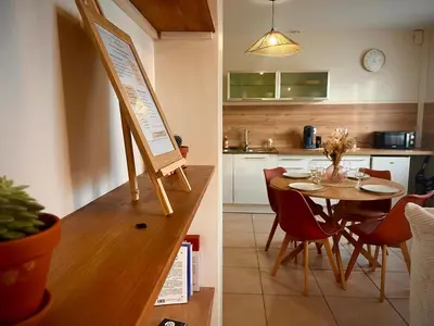 Cuisine ou kitchenette dans l'établissement Le Carré Douillet, Appartement lumineux
