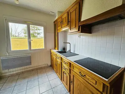 Cuisine ou kitchenette dans l'établissement Maison avec jardin et poêle à bois proche Nantes
