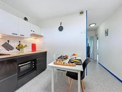 Cuisine ou kitchenette dans l'établissement Apartment L'Ermitage-4 by Interhome