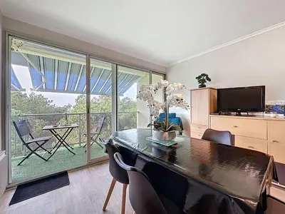 Télévision ou salle de divertissement dans l'établissement Apartment L'Ermitage-4 by Interhome