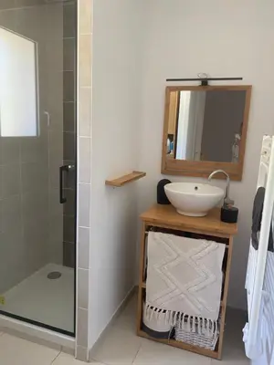 Salle de bains dans l'établissement Maison 2 chambres