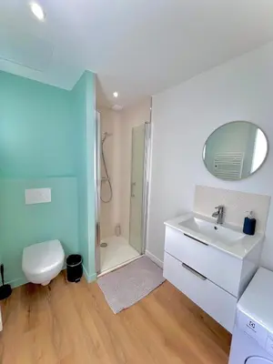 Salle de bains dans l'établissement L'atelier Azur - T2 Saint-Nazaire