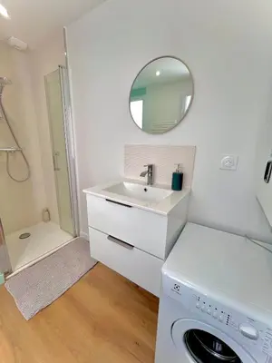 Salle de bains dans l'établissement L'atelier Azur - T2 Saint-Nazaire