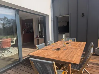 Télévision ou salle de divertissement dans l'établissement Somptueuse maison familiale avec piscine