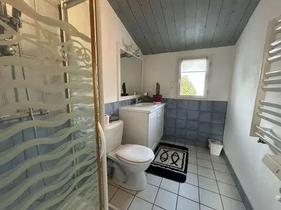 Salle de bains dans l'établissement GU000-07L - Mais 4 pièces - 6 couchages LA GUERINIERE
