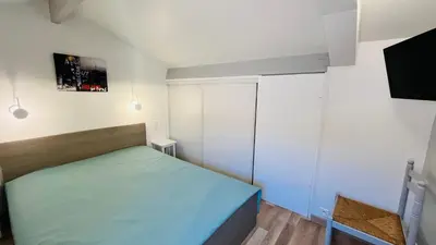 Un ou plusieurs lits dans un hébergement de l'établissement Les Vertmarines, maison refaite à neuf, piscine