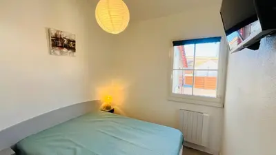 Un ou plusieurs lits dans un hébergement de l'établissement Les Vertmarines, maison refaite à neuf, piscine