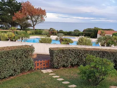 Piscine de l'établissement Maisonnette accès direct chemin côtier, piscine et tennis ou située à proximité