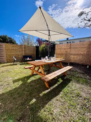 Jardin de l'établissement Escale Cosy - 10 min Puy du F - Jardin et Fibre