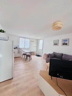 Cuisine ou kitchenette dans l'établissement Escale Cosy - 10 min Puy du F - Jardin et Fibre