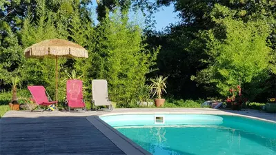 Piscine de l'établissement Domaine Chantoiseau ou située à proximité