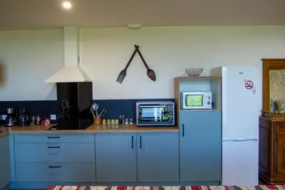 Cuisine ou kitchenette dans l'établissement La Grange aux Grenouilles