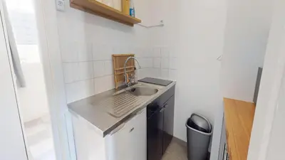 Cuisine ou kitchenette dans l'établissement La Couronne des Mers
