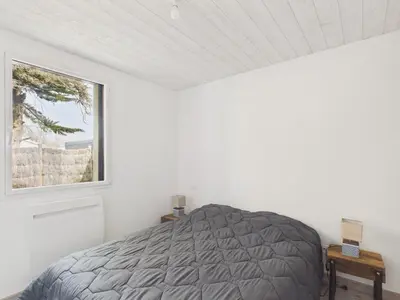 Un ou plusieurs lits dans un hébergement de l'établissement Maison pour 7 avec jardin, plage à proximité