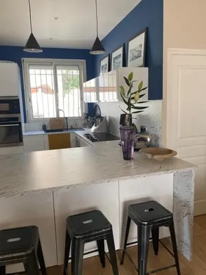 Cuisine ou kitchenette dans l'établissement la maison du plongeur