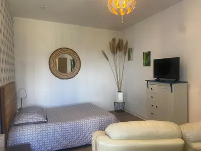 Télévision ou salle de divertissement dans l'établissement Studio aloe