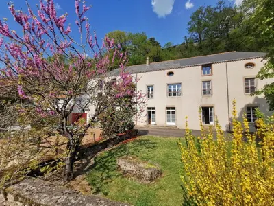Jardin de l'établissement Moulin Pont Vieux Chambres d'hôtes