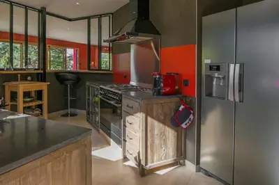 Cuisine ou kitchenette dans l'établissement Homgaïa chambres d'hôtes