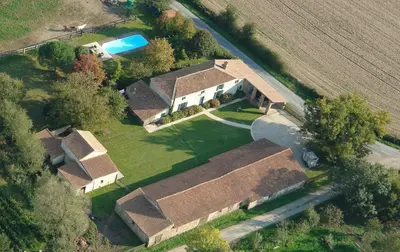 Piscine de l'établissement Le Vieux Logis de la Galocherie ou située à proximité