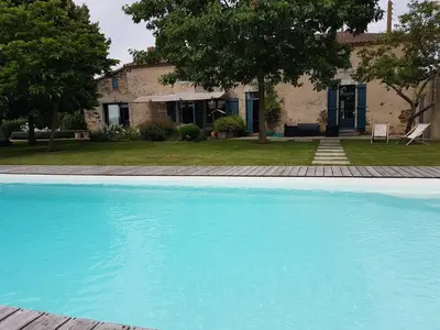 Piscine de l'établissement Le Vieux Logis de la Galocherie ou située à proximité