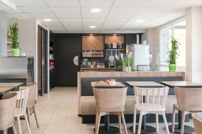 Cuisine ou kitchenette dans l'établissement B&B HOTEL Cholet Nord